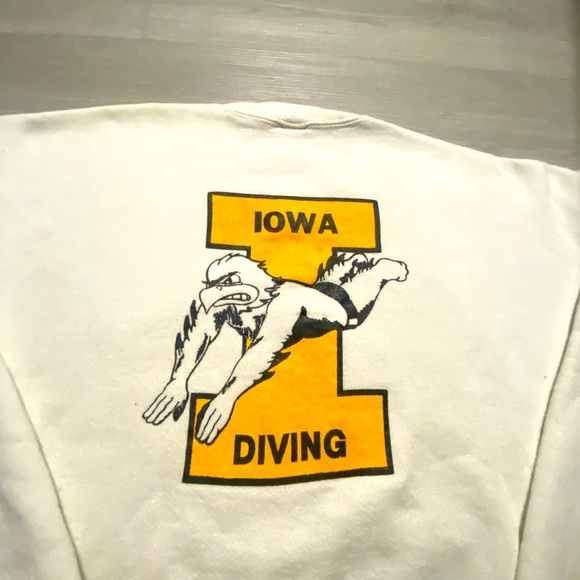 Vintage 80s Iowa Hawkeyes Diving sweatshirt - Picture 3 of 5